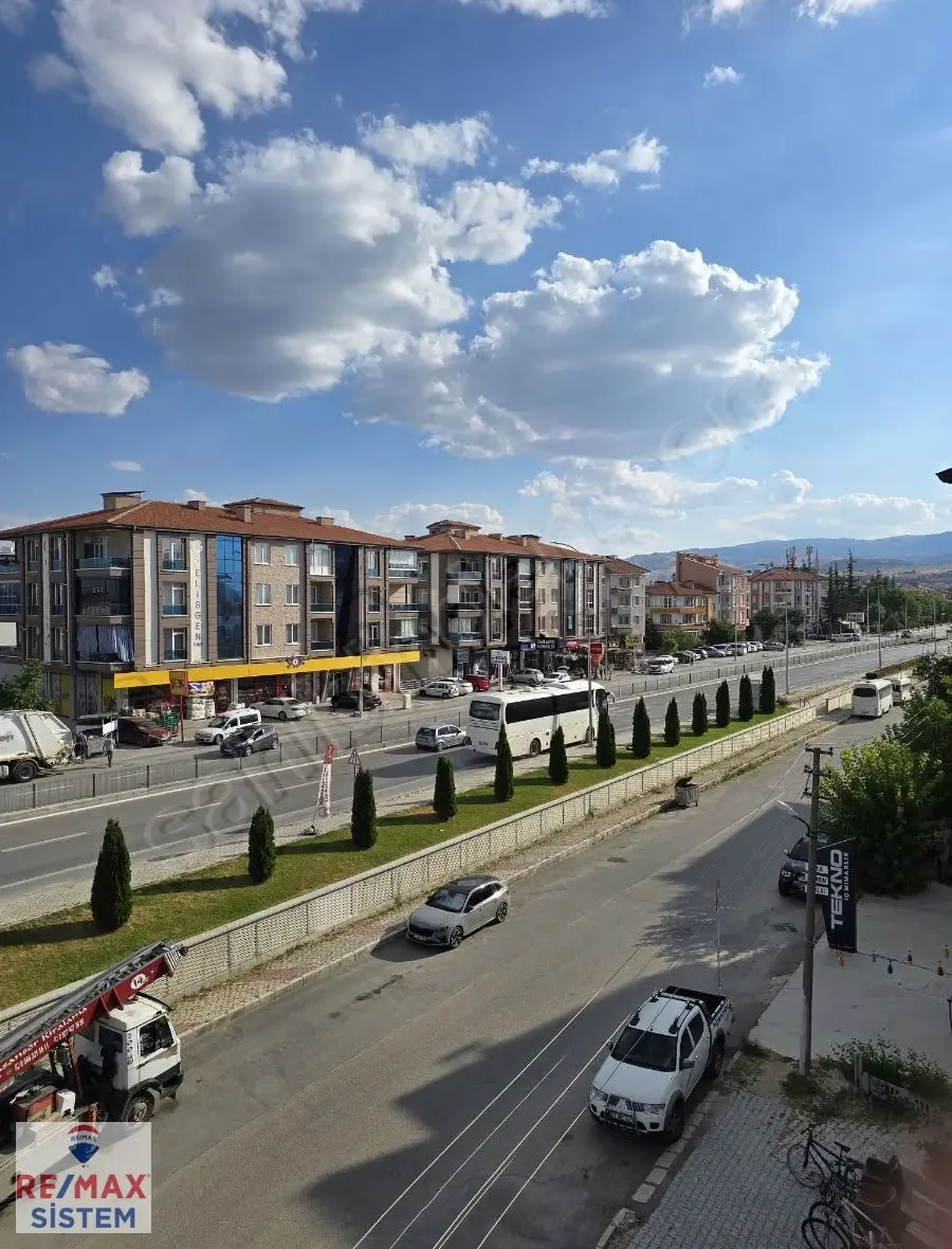 *eşrefpaşa Mahallesi'nde Cadde Üstünde Satılık 3+1 Daire* - 25
