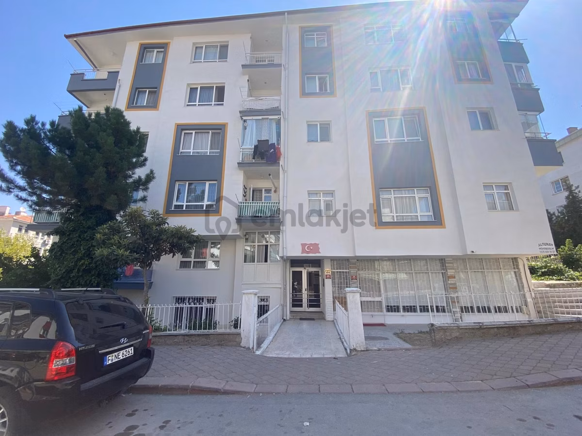 Öveçlerde Merkezi Konumda Uygun Fiyatlı Acil Satılık 3+1 Daire