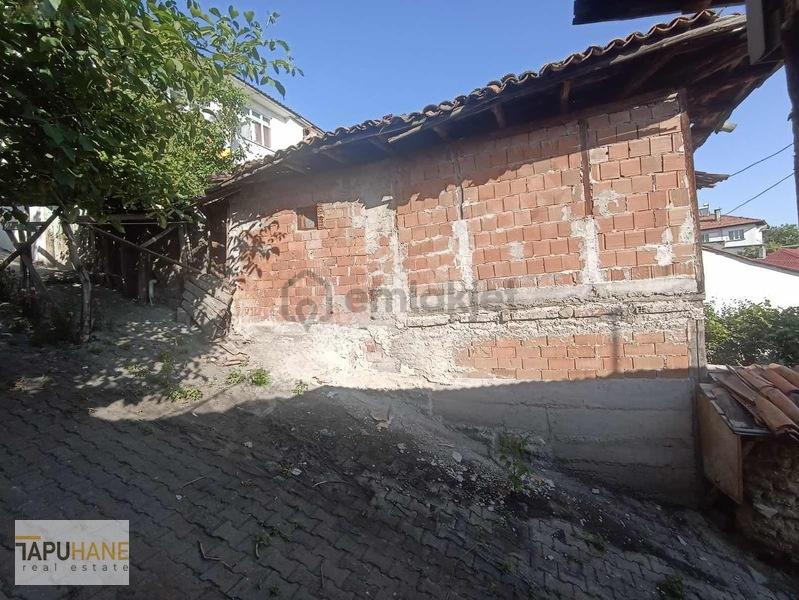 Tosya Merkezde Satılık Müstakil Ev Ve Arsası - 9