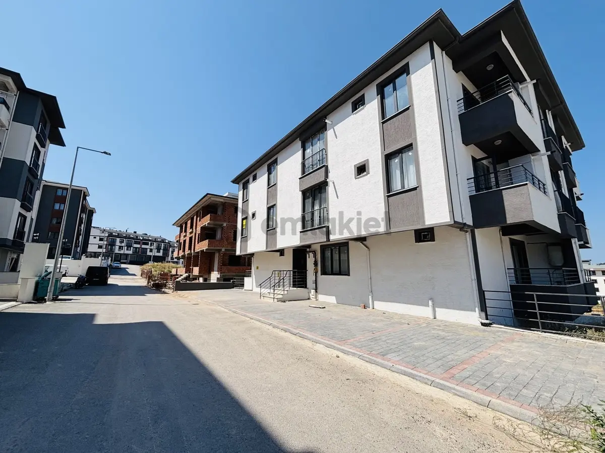 Sevinçten Full Eşyalı Ara Kat Asansör & Balkonlu Yatırım Fırsatı - 11