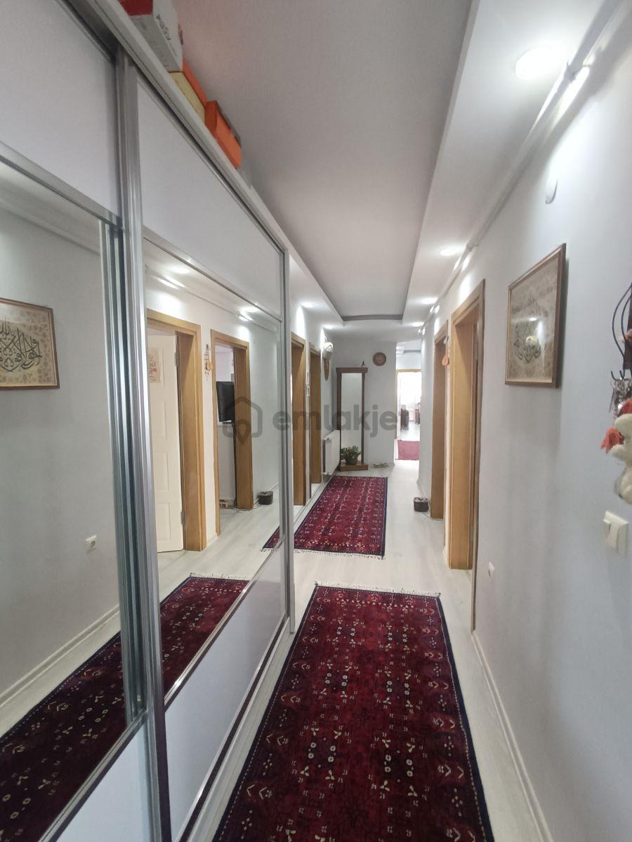 İlkadım Selahiye Mahallesinde Satılık Daire 4+1 - 6