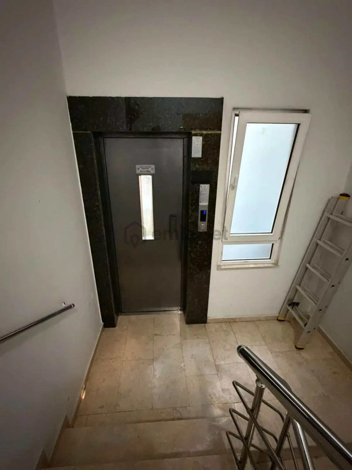 Bahçelievler Taşkent Caddesi'nde Ferah, Üst Kat, 4+1 Kiralık - 5