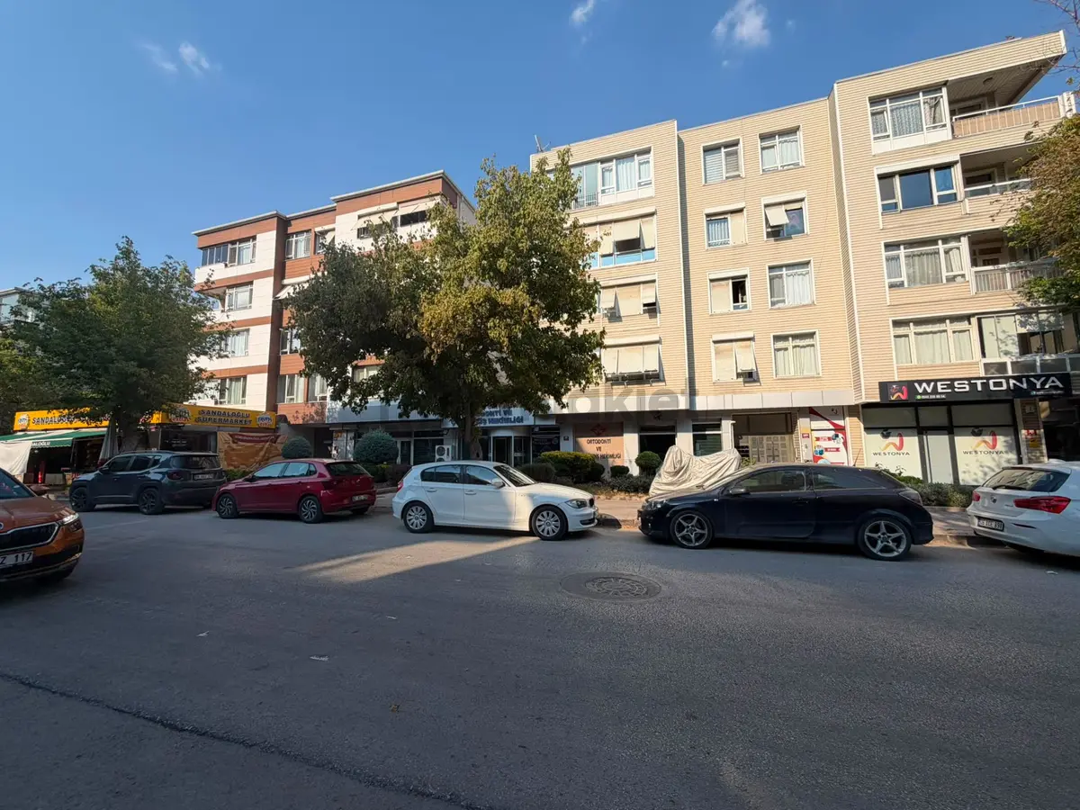 Bahçelievler Taşkent Caddesi'nde Ferah, Üst Kat, 4+1 Kiralık