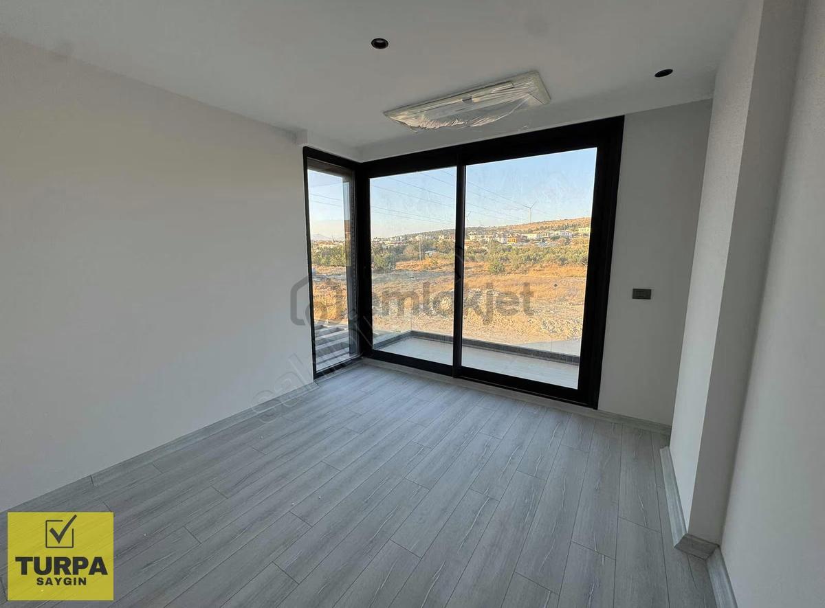 Çeşme Reisdere Müstakil Havuzlu 5+1 Triplex Villa - 6