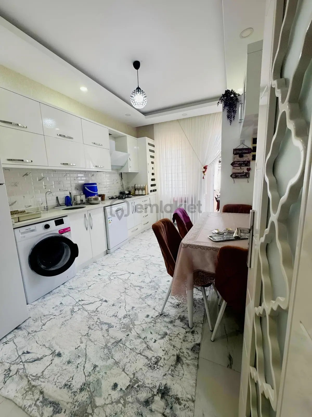 Karacaahmette Satılık 2+1 Lüx Daire - 9