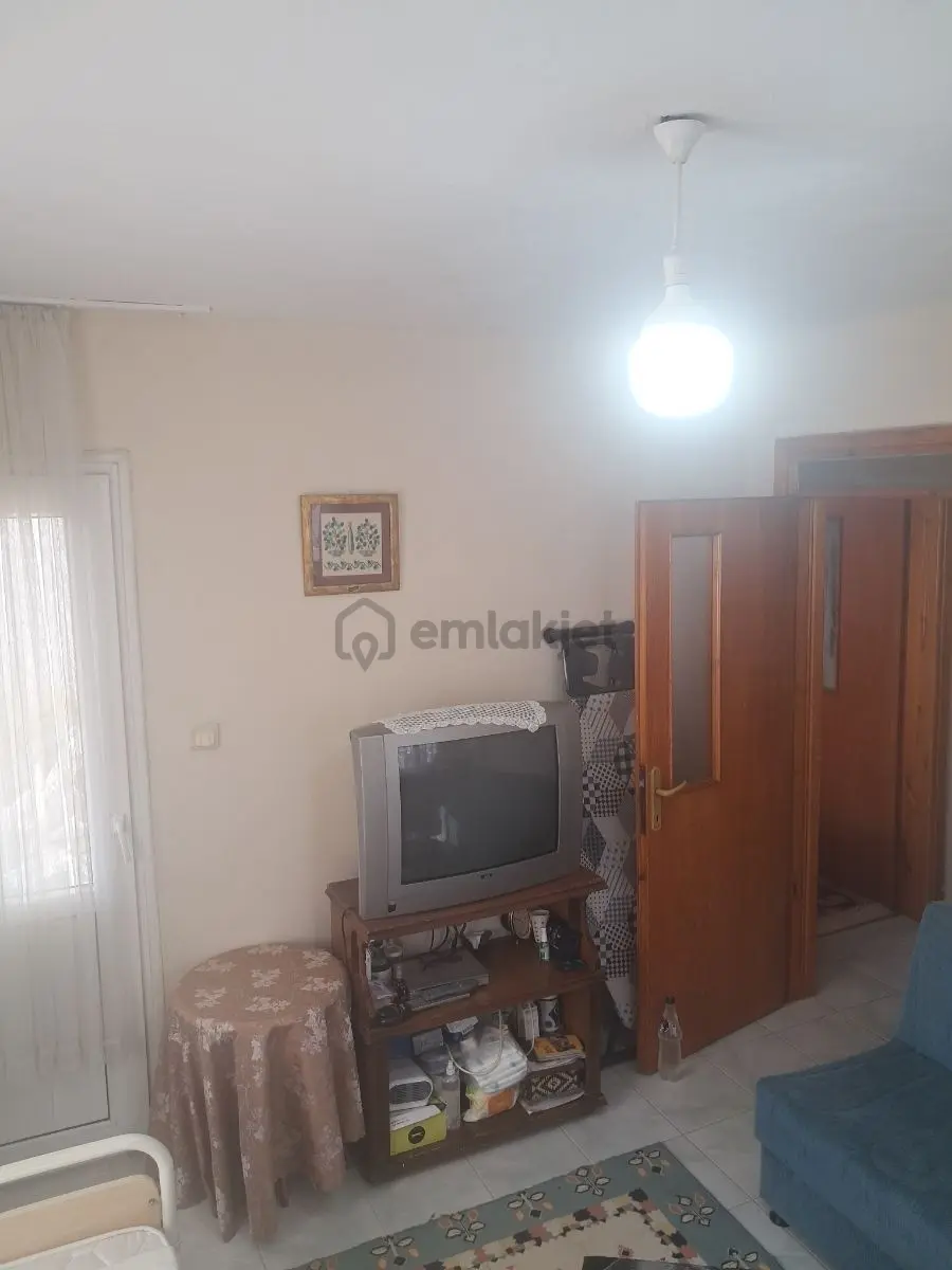 Seferihisar Girişinde Ana Cadde Üzerinde Satılık Büyük Daire - 9