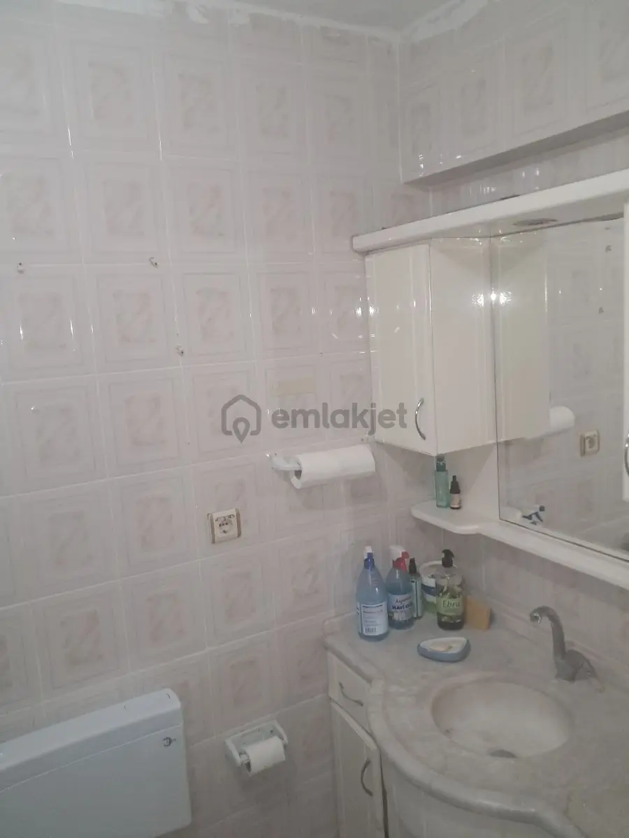 Seferihisar Girişinde Ana Cadde Üzerinde Satılık Büyük Daire - 33