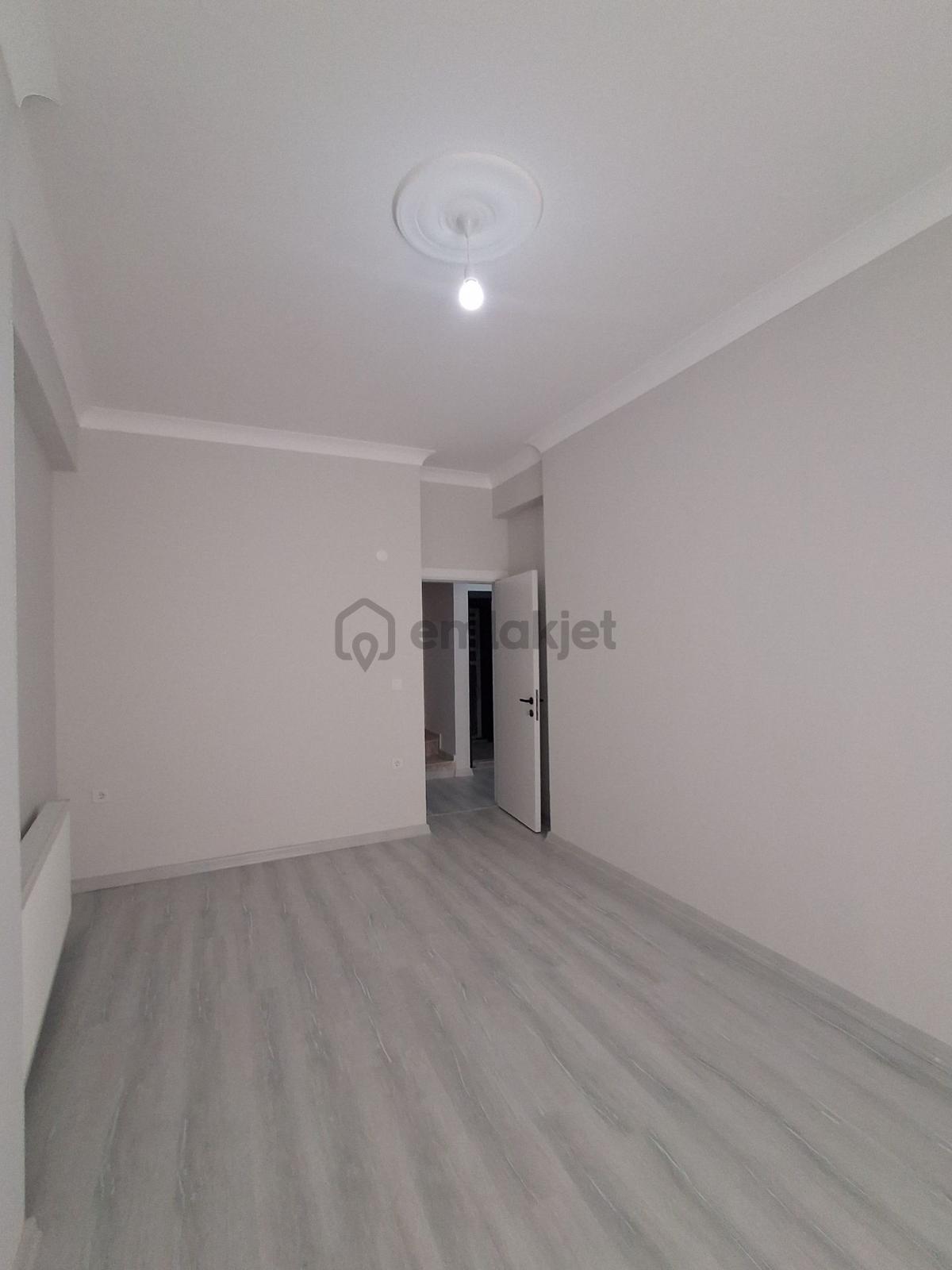 Cadde Üstü - 15
