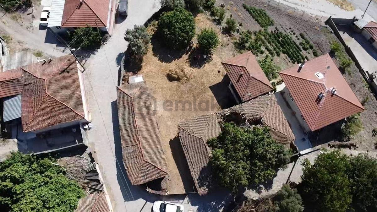 Satılık Köy Evi Dam Ve Arsa - 3