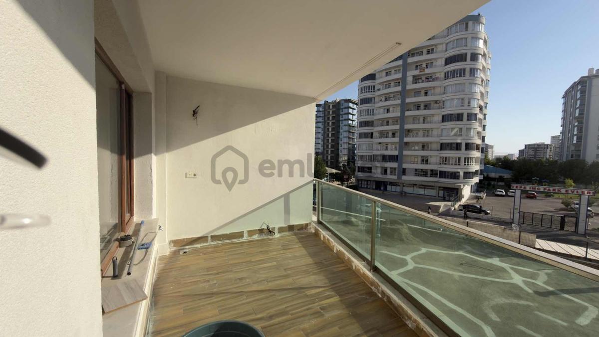 Tanlar Plazada Kiralık 5+1 Bakımlı İşyeri - 2