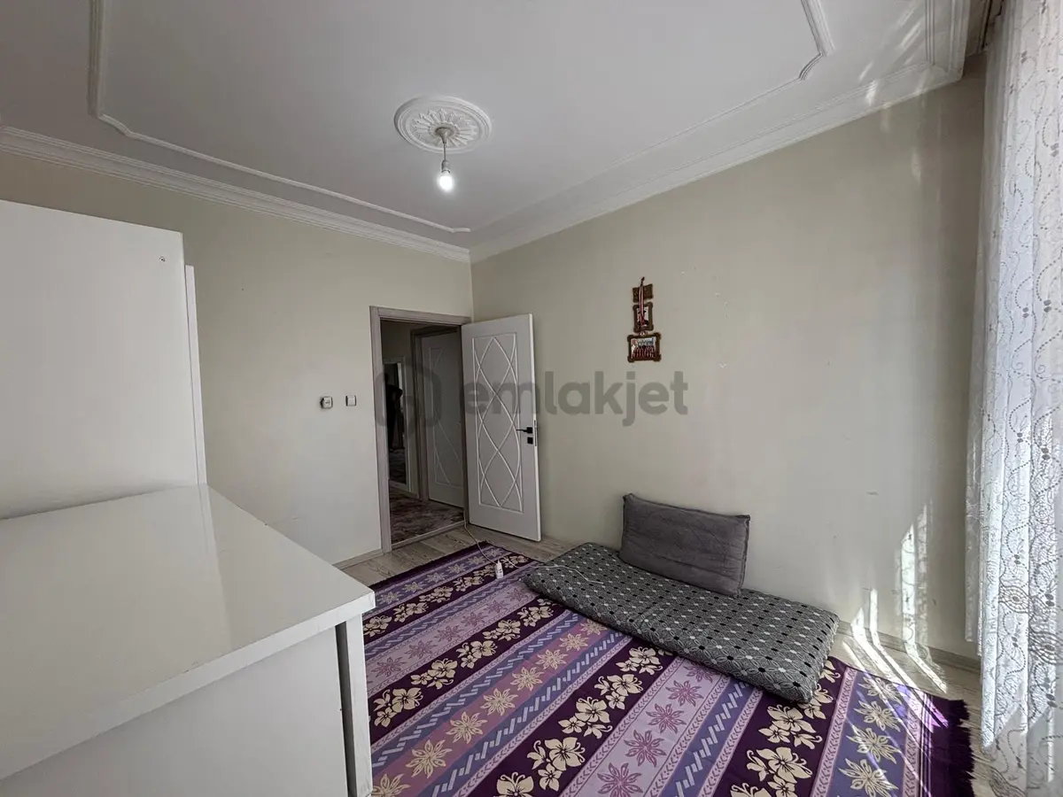 Bağlar Cuma Pazarı'nda Satılık Temiz 3+1 Daire - 16