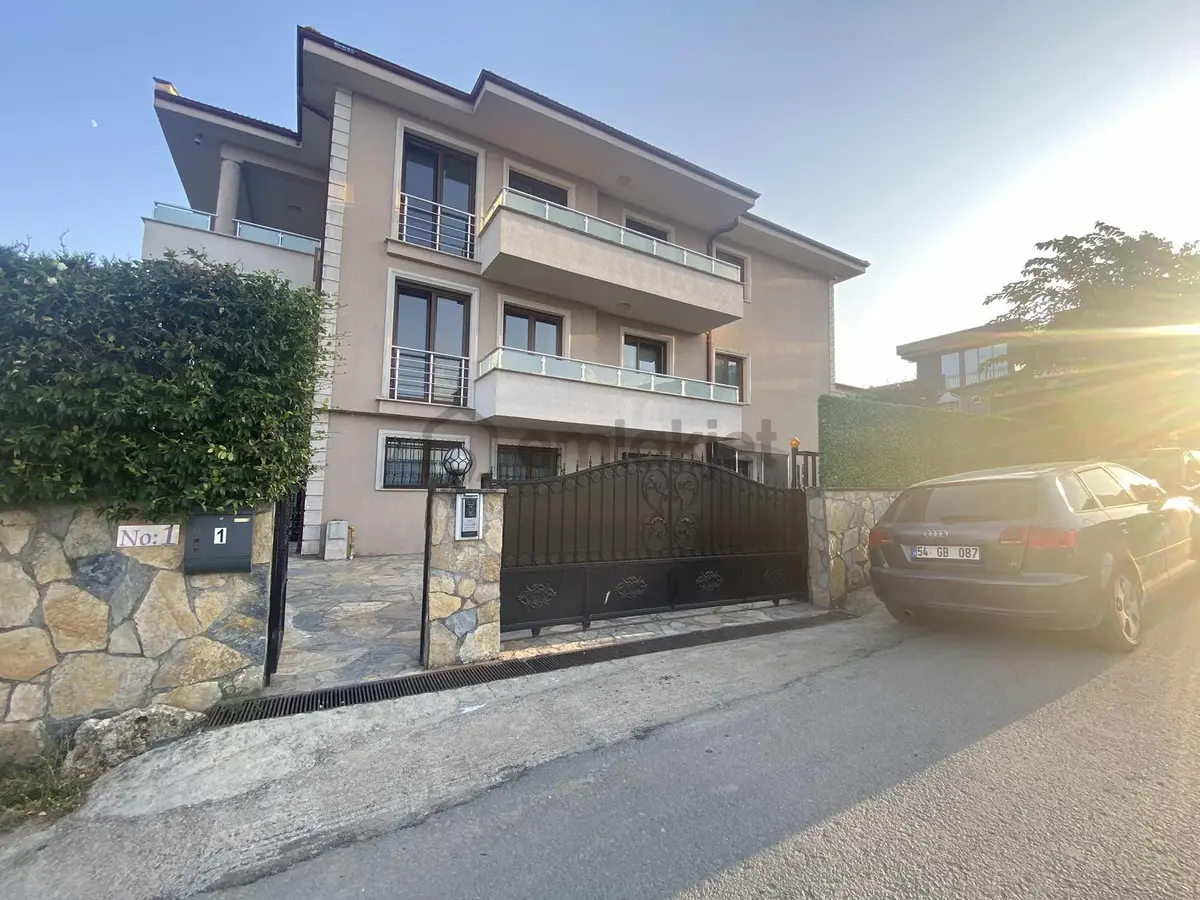 Serdivan Kiralık 3 Balkonlu Ebeveyn Banyolu Şehir Manzaralı