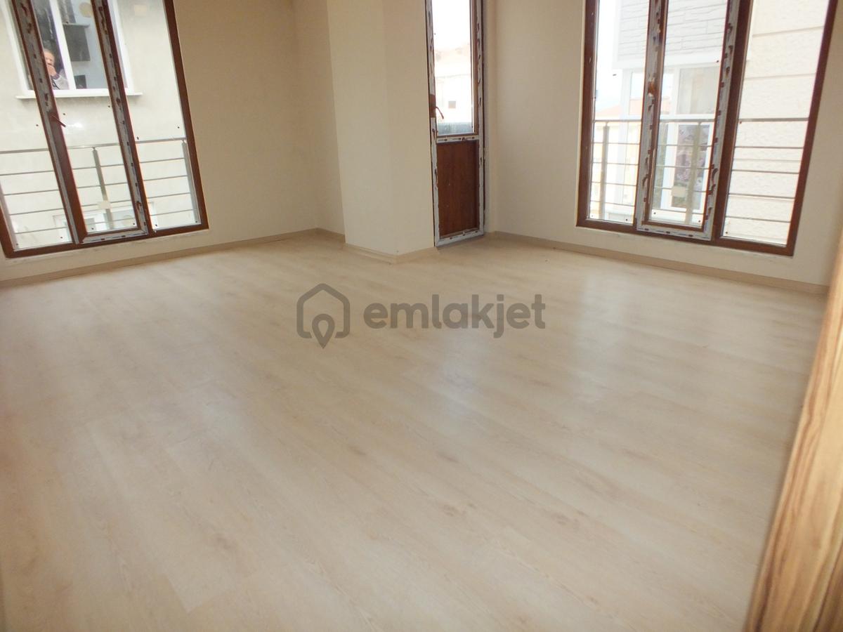 Caddeye Yakın Satılık Ara Kat