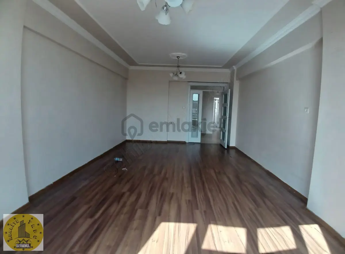 Realite Tapu Dan 35 Metre Cadde Üzeri Sitede 3+1 - 35