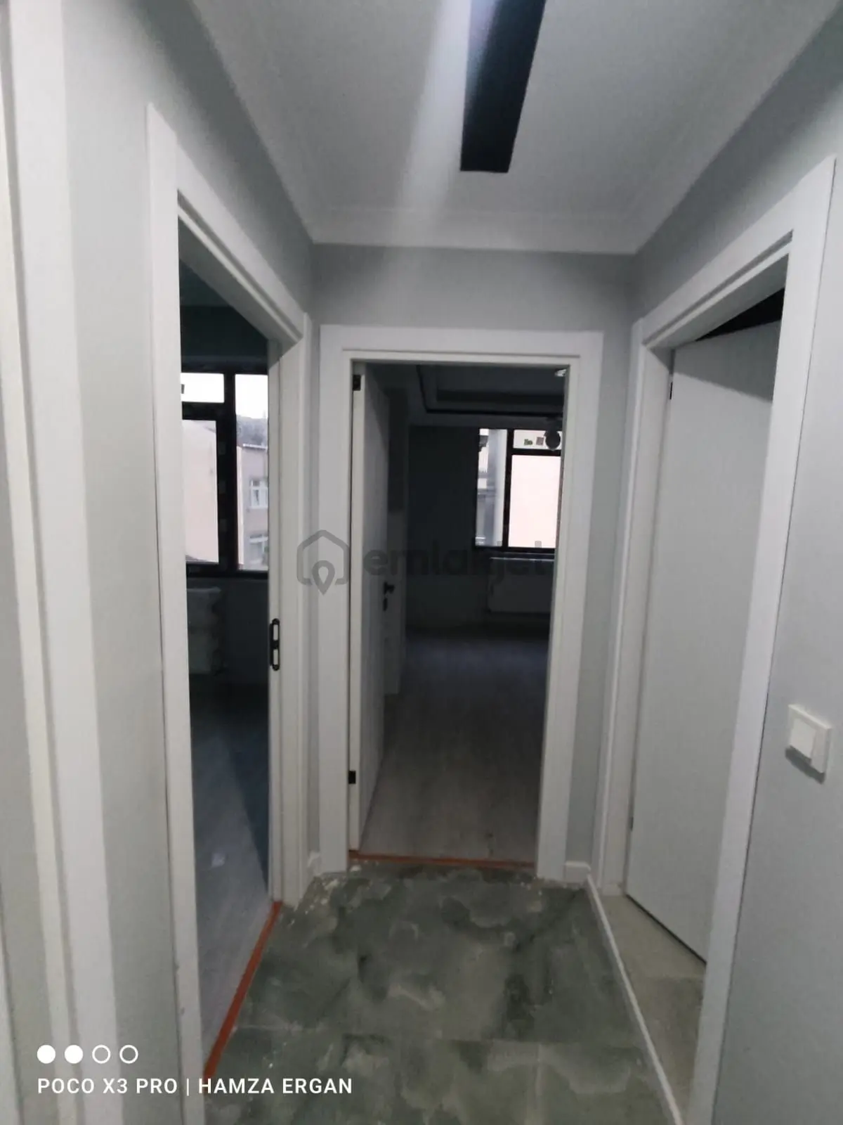 Arnavutköy Merkezde Sitede Satılık 2+1 Ara Kat Daire - 5