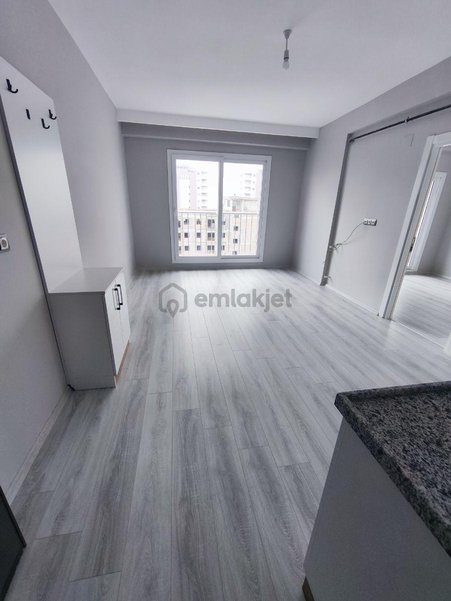 Balkonlu Geniş Daire