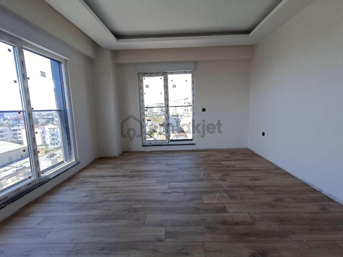 Mutlukent'te Modern Tasarımlı Cadde Üstü 3+1 Arakat Daire - 9