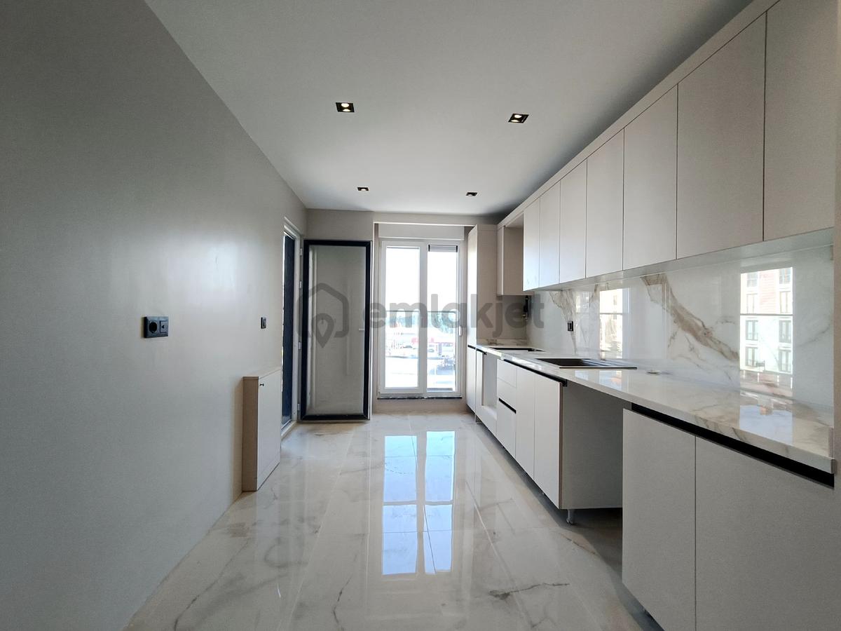 Mutlukent'te Modern Tasarımlı Cadde Üstü 3+1 Arakat Daire - 2