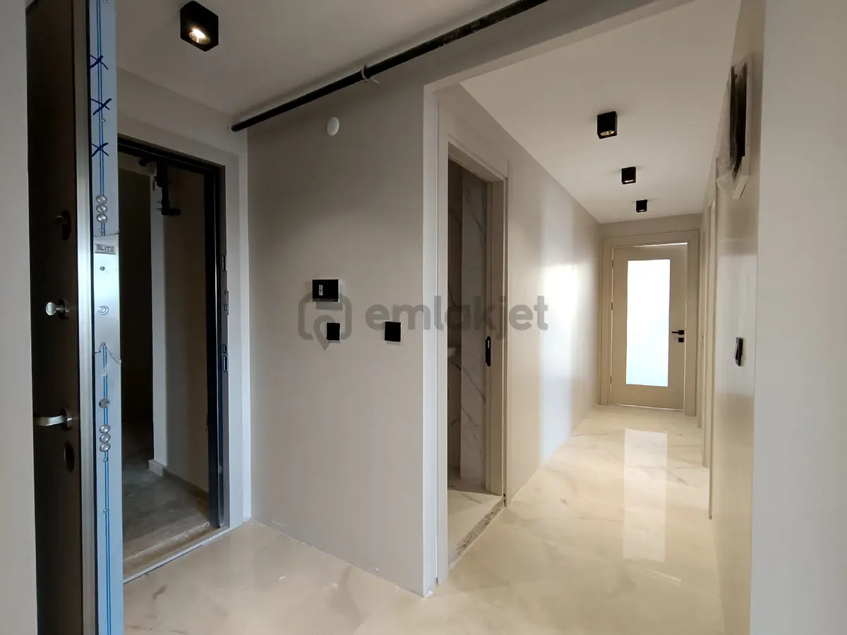 Mutlukent'te Modern Tasarımlı Cadde Üstü 3+1 Arakat Daire - 4