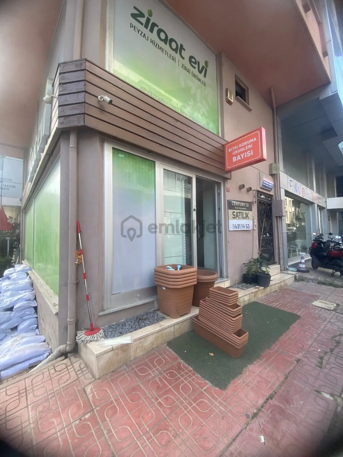 Çekmeköy Merkezde Kiracılı Satılık Dükkan - 11