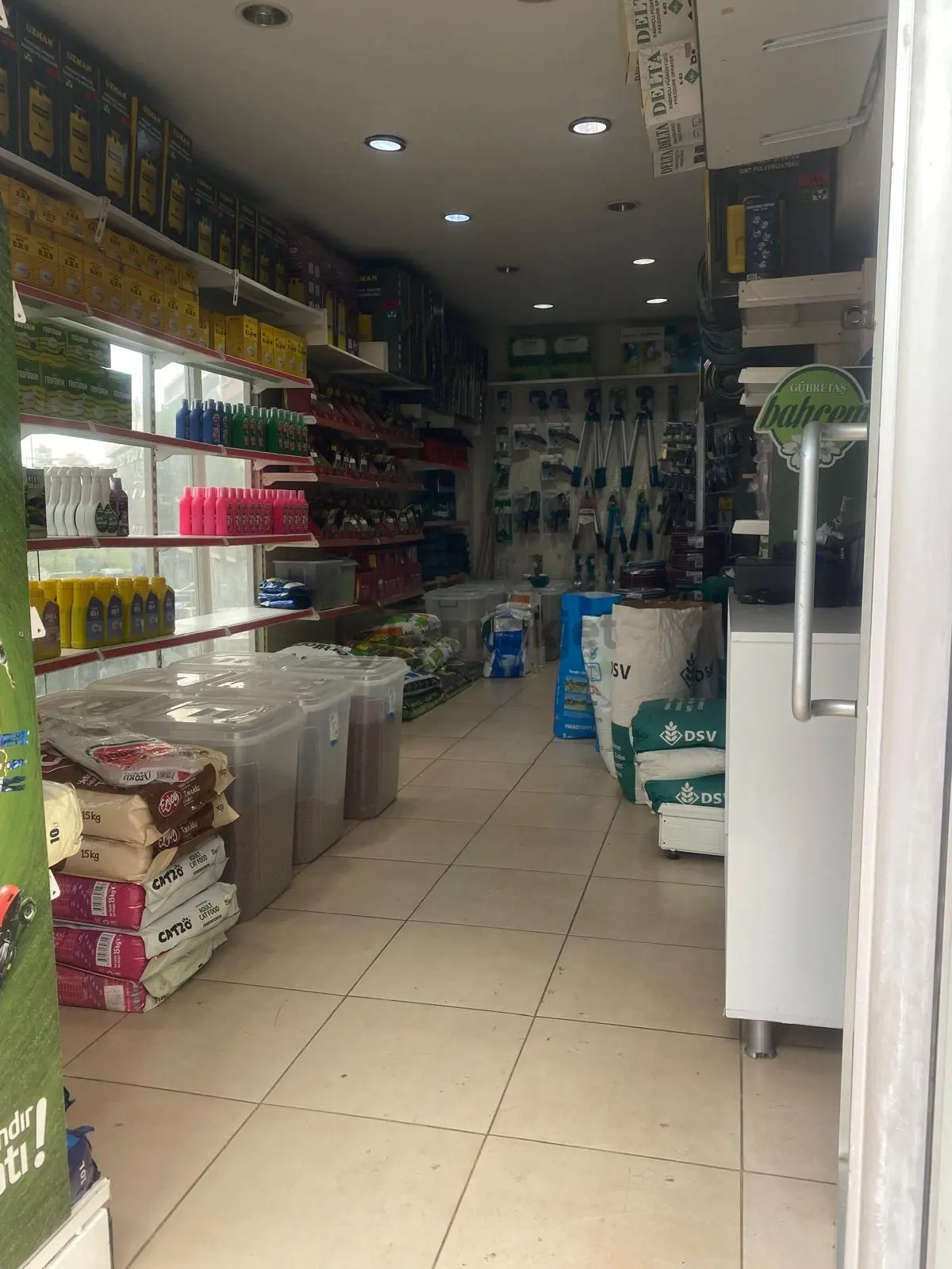 Çekmeköy Merkezde Kiracılı Satılık Dükkan - 24