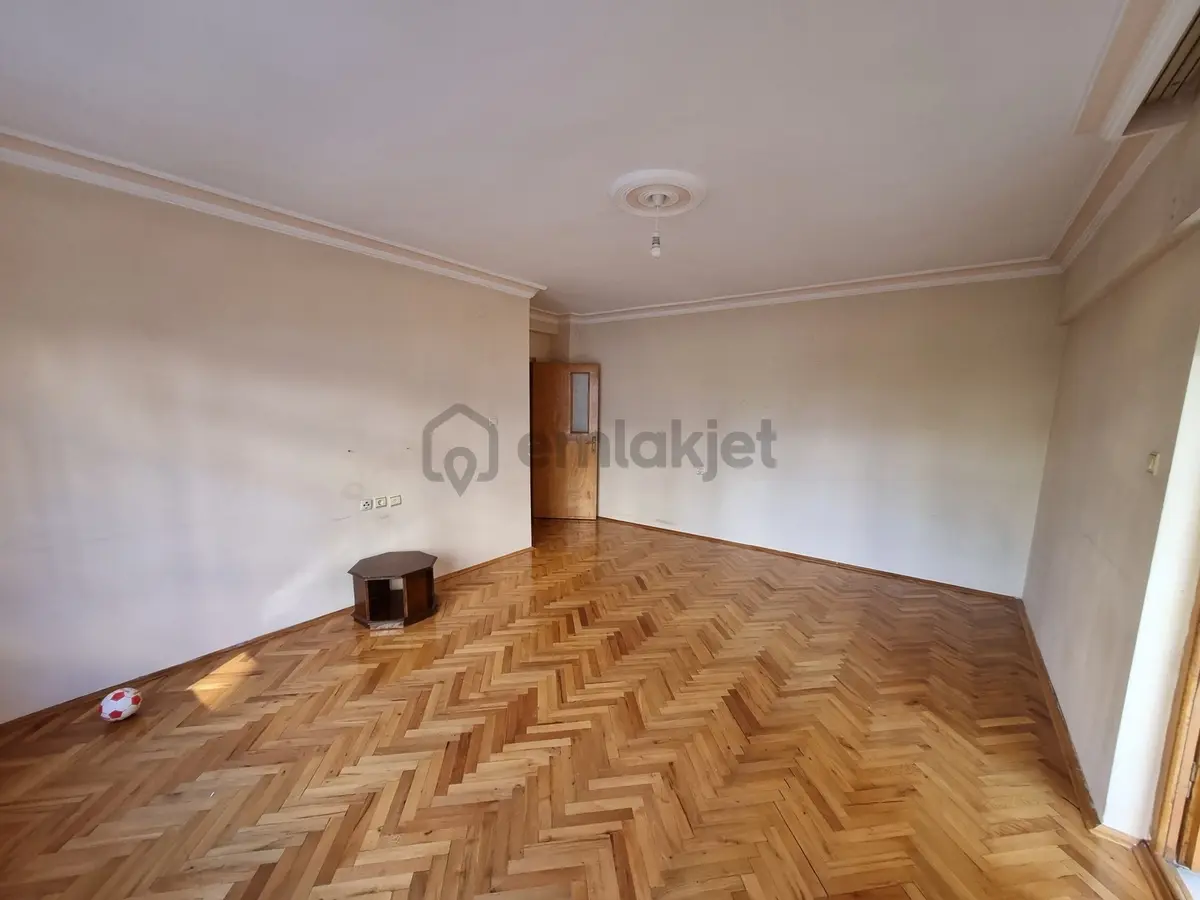 Metroya Yürüme Mesafesinde - Ara Kat - Kiralık 3+1 - 6