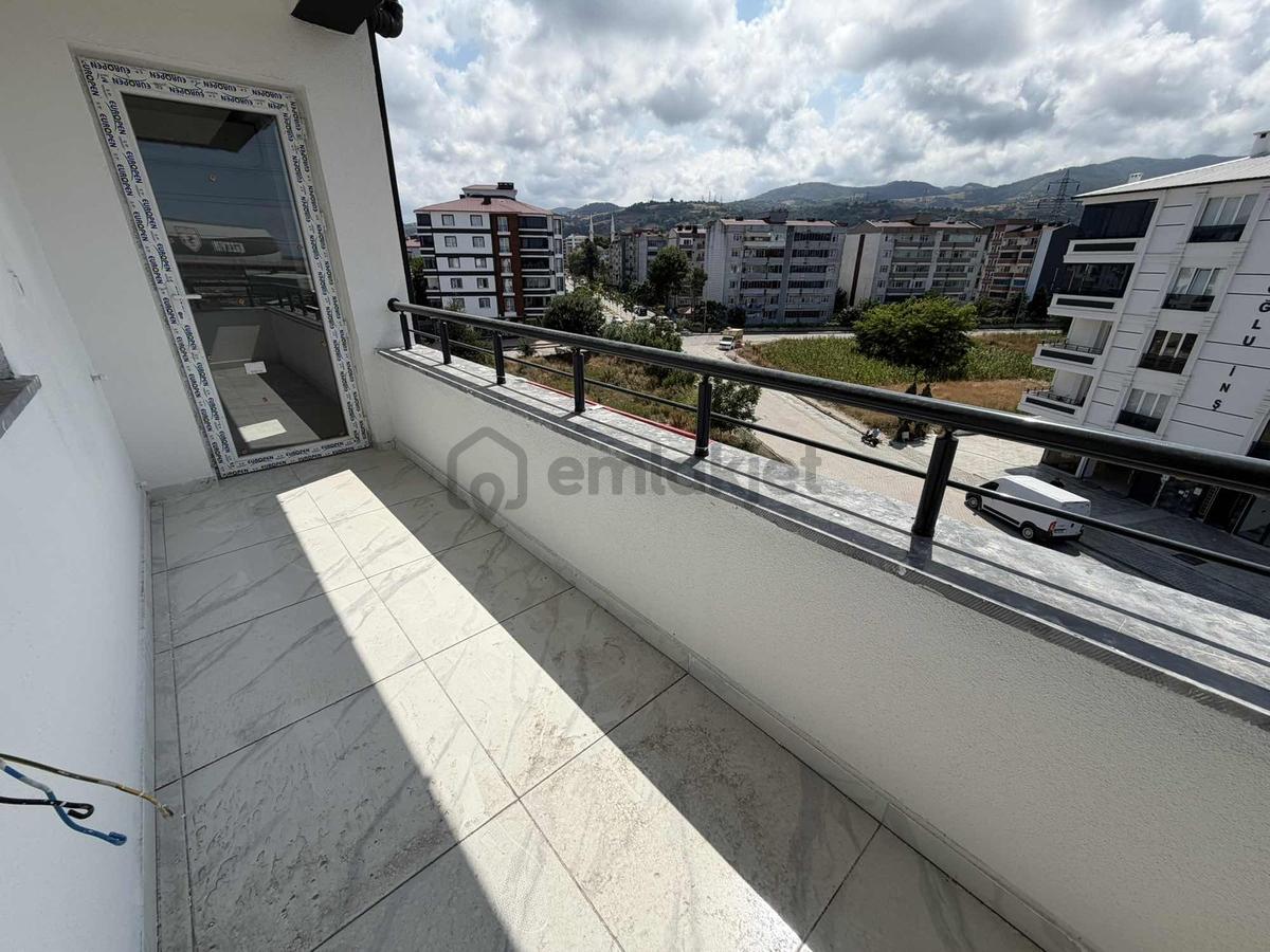 Yağmur Emlaktan Cadde Cephe Ebeveyn Banyolu Sıfır 2+1 Daire - 13