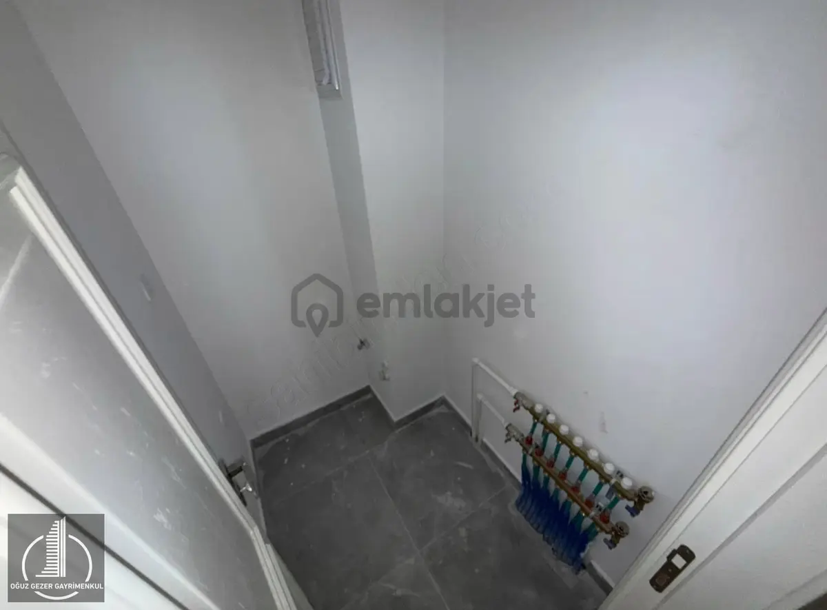 Oğuz Gezer'den Lüks Sitede Güvenlikli Prtokol Yolu Yakın Sıfır - 18