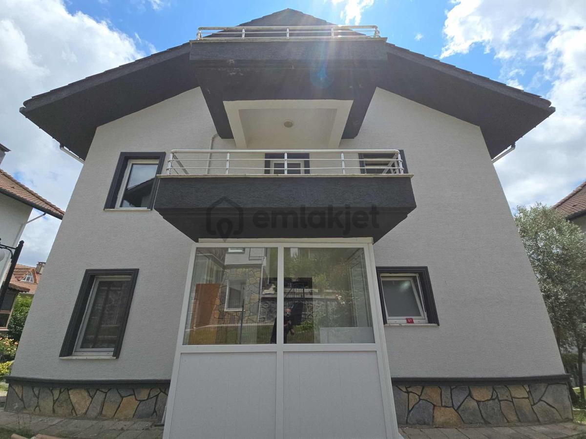 Remax Anka'dan Salkım Sitesinde Kiralık 5+1 Müstakil Villa - 15