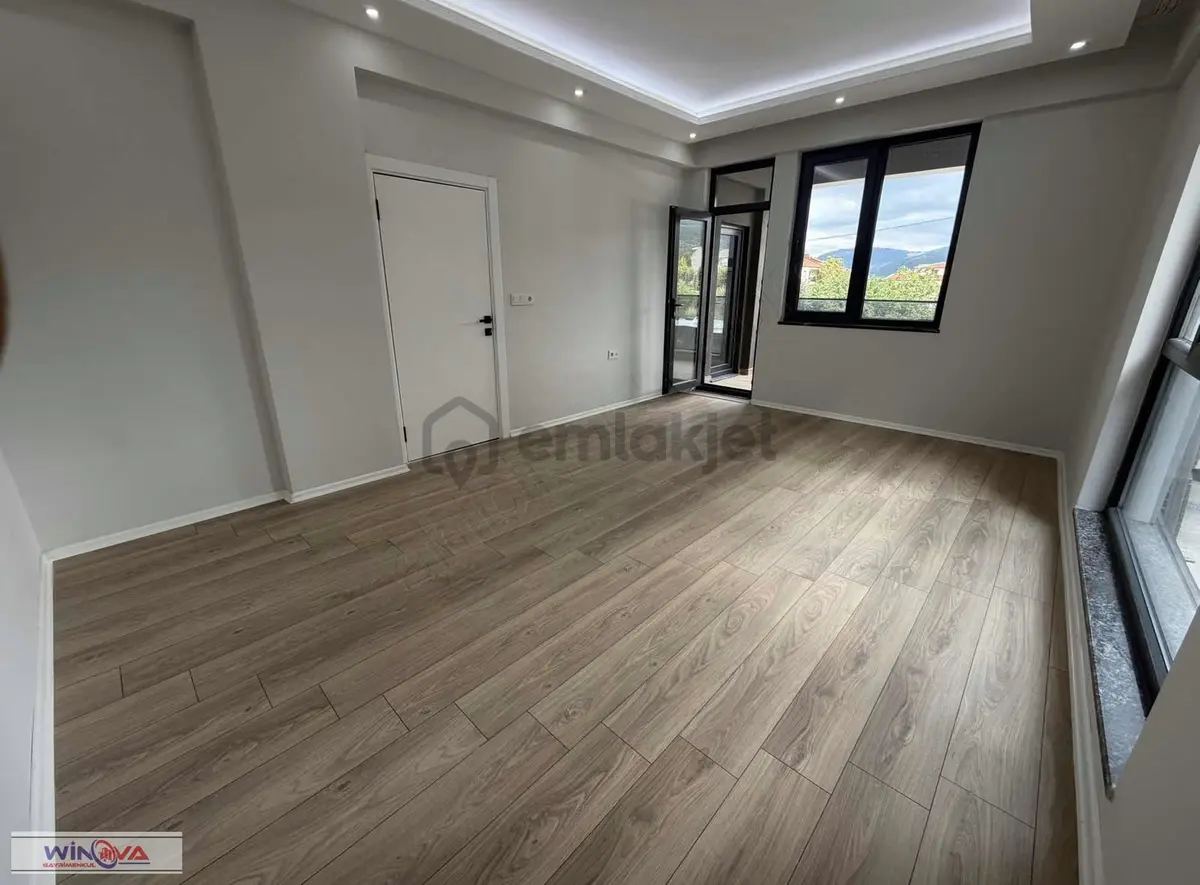 Winova | Yeniceköy Cadde Üzerinde Satılık Lüks 3+1 Daire - 18