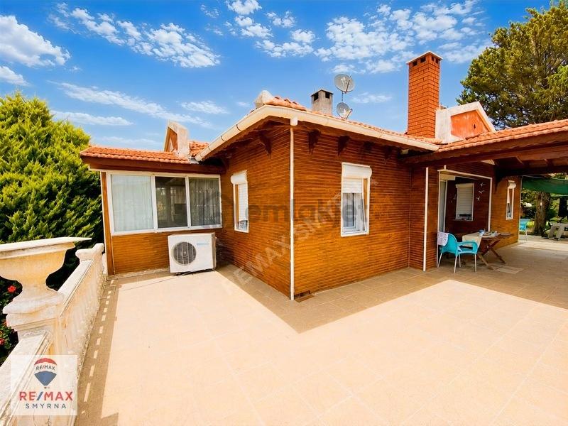 Çeşmede Bahçeli Otoparklı Eşyalı Kiralık 1+1 - 2