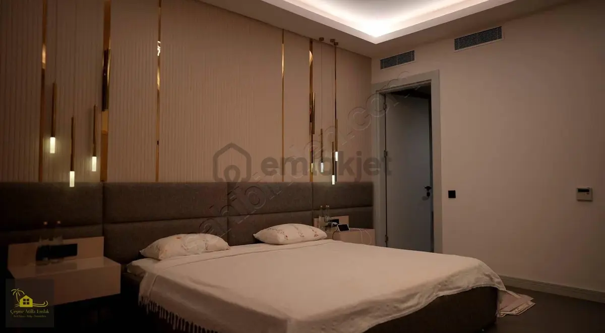 Çeşme'de Denize Sıfır 5+1 Özel Villa - 8