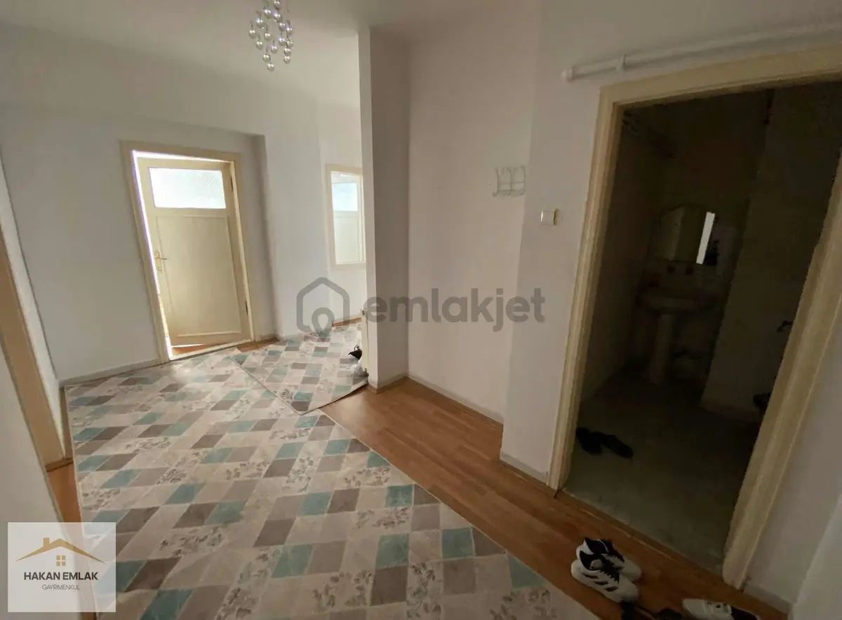 Hakan Emlak'tan Ata Caddesinde 4+1 Kiralık Daire - 22