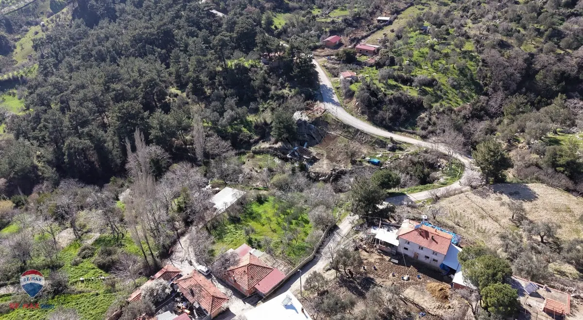 37 Bergama Akcenger Köyün'de Satılık Köy Evı - 27