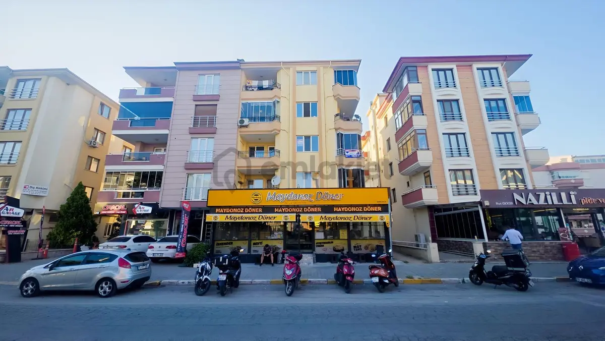 Bahçelievler Savaştepe Cadde Üzerinde Satılık 3+1 Daire