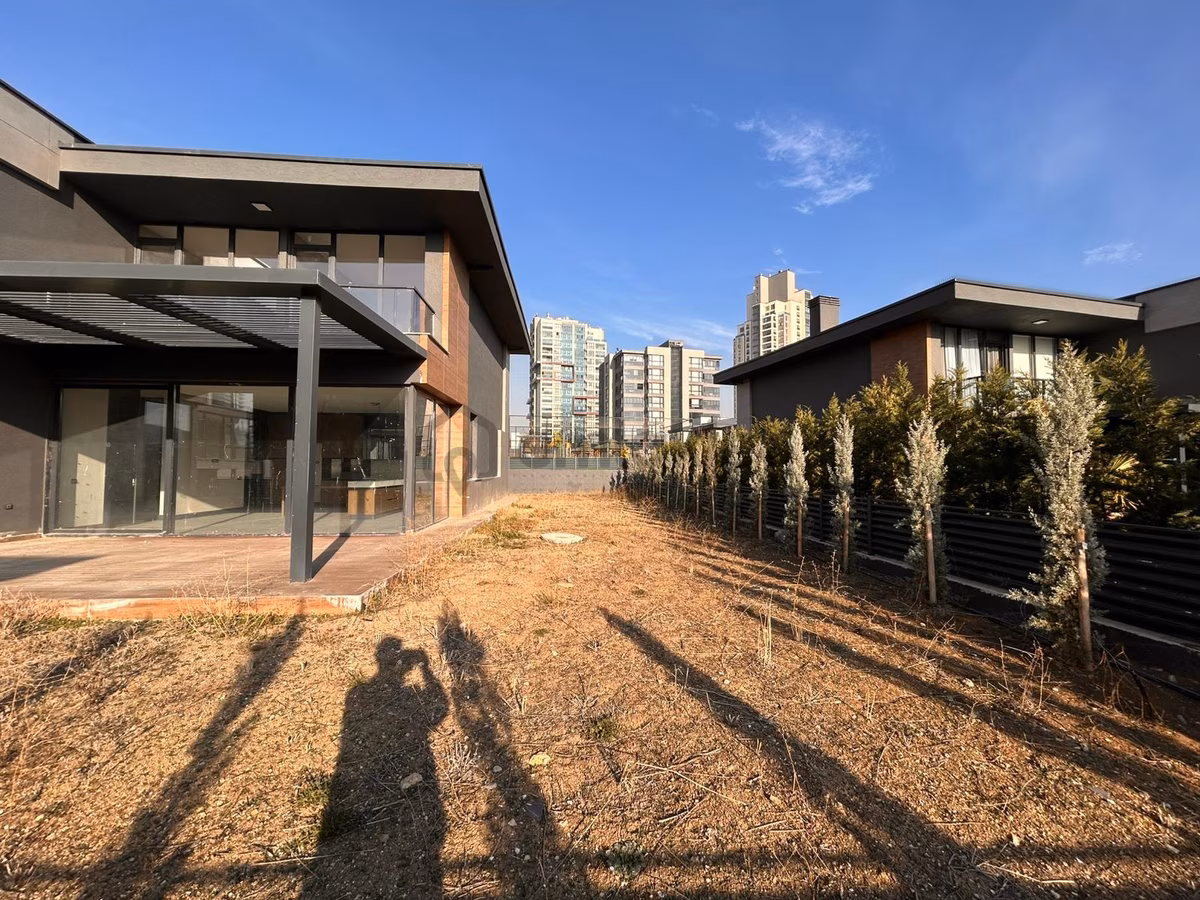 Alacaatlı Nın Merkezinde Site İçi ,müstakil Satılık Villa - 3