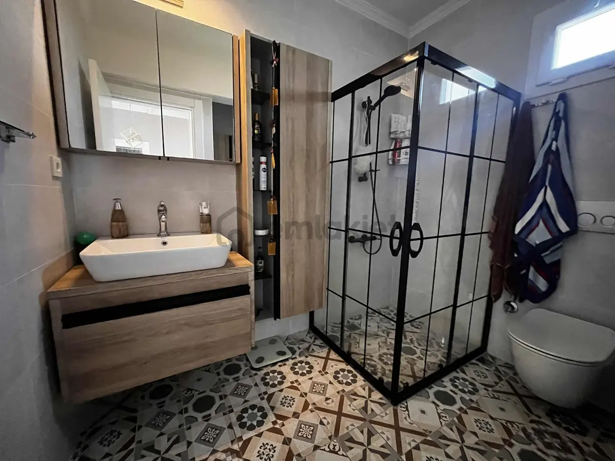 Çeşme Dalyan'da Denize 100mt Ful Deniz Manzaralı Villa - 16