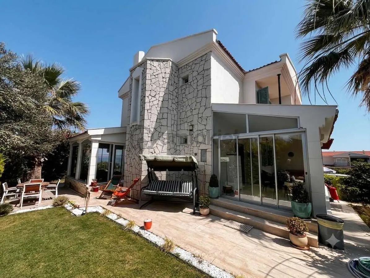 Çeşme Dalyan'da Denize 100mt Ful Deniz Manzaralı Villa - 5