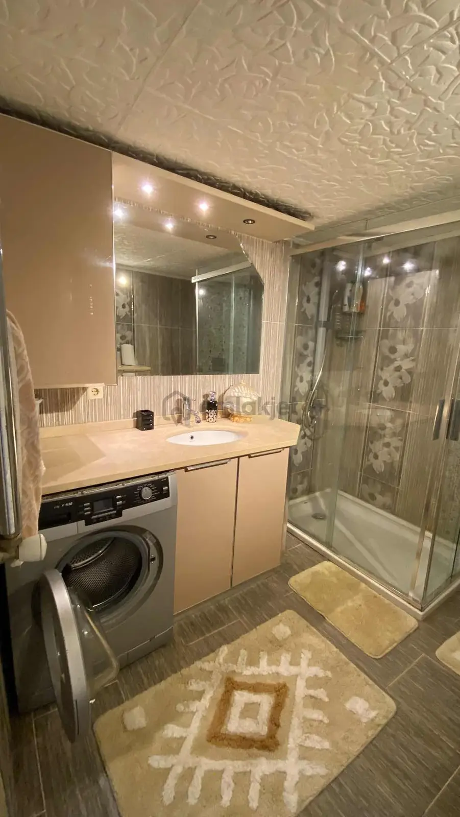 Üçkuyular'da 3+1 Lüks Eşyalı Kiralık Daire - 20