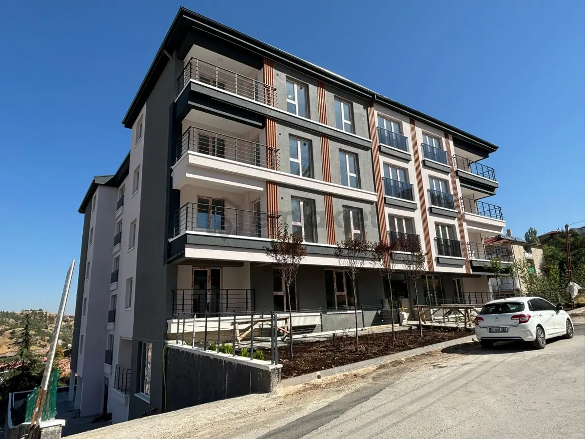 Eksen'den Ara Kat Sıfır E.banyolu Kapalı Otoparklı 3+1 Daire - 34