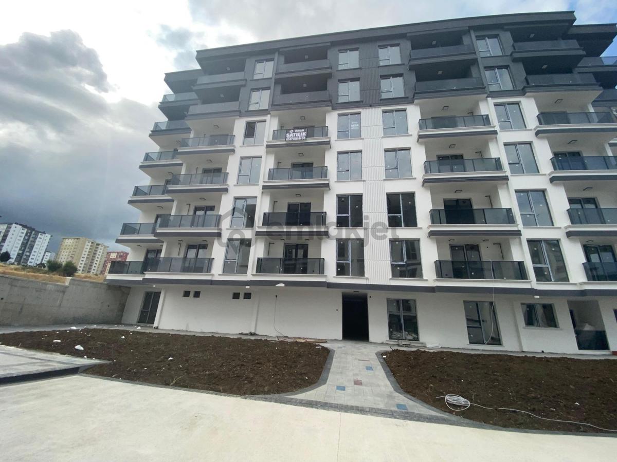 Toplu Konut Bulvarı'nda Site İçerisinde Deniz Manzaralı