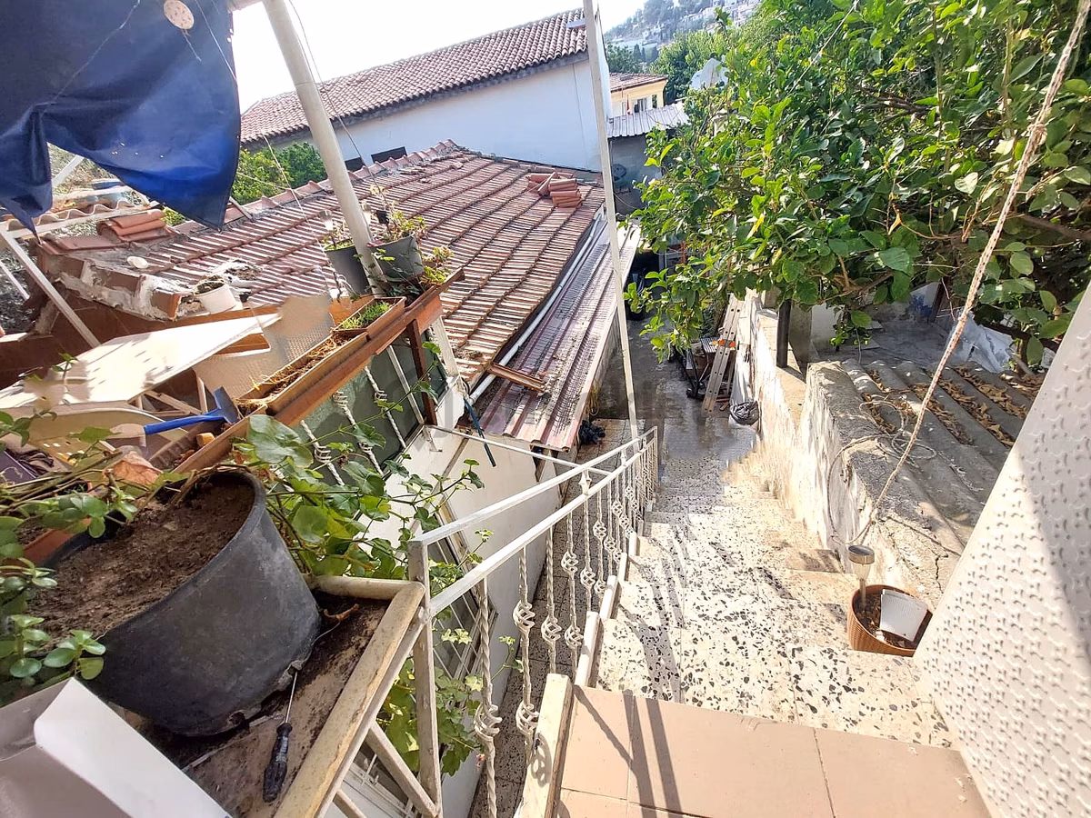 Kuşadası Merkezde Tek Tapu 4 Bağımsız Olan Satılık Müstakil Ev - 3