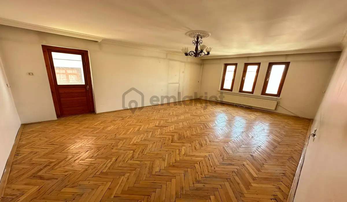 Yayla'da Cadde Üzerinde 3+1 Geniş Metre Kareli Ev Arayanlara - 11