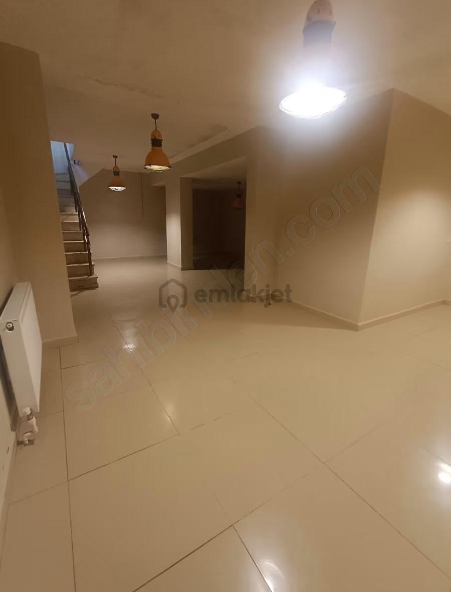 Mükemmel Konumda Kiralık Dükkan Depolu - 24
