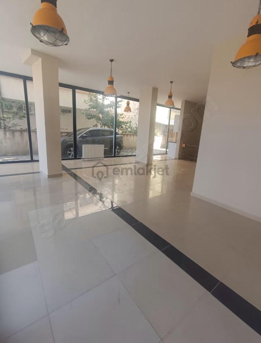 Mükemmel Konumda Kiralık Dükkan Depolu - 21