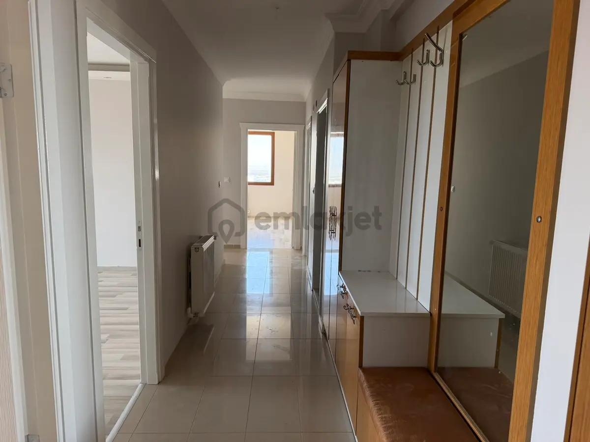 Çiğli'de Şehir Manzaralı Ferah 2+1 Kiralık Daire - 8
