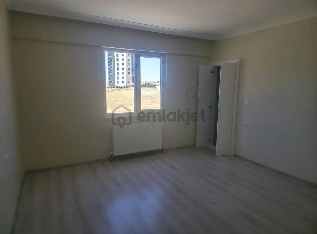 Şen Emlaktan Şehitlikte Kiralık 4+1 Daire - 2
