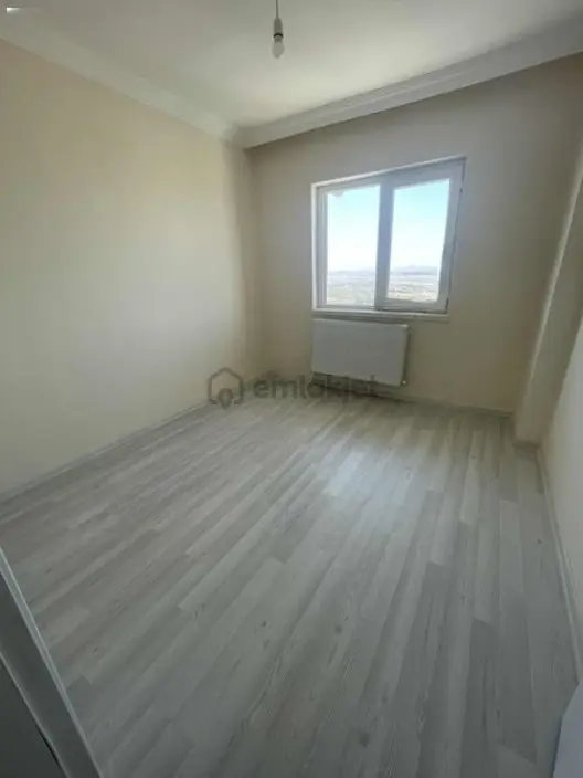 Ana Cadde Yakını Geniş Daire - 21