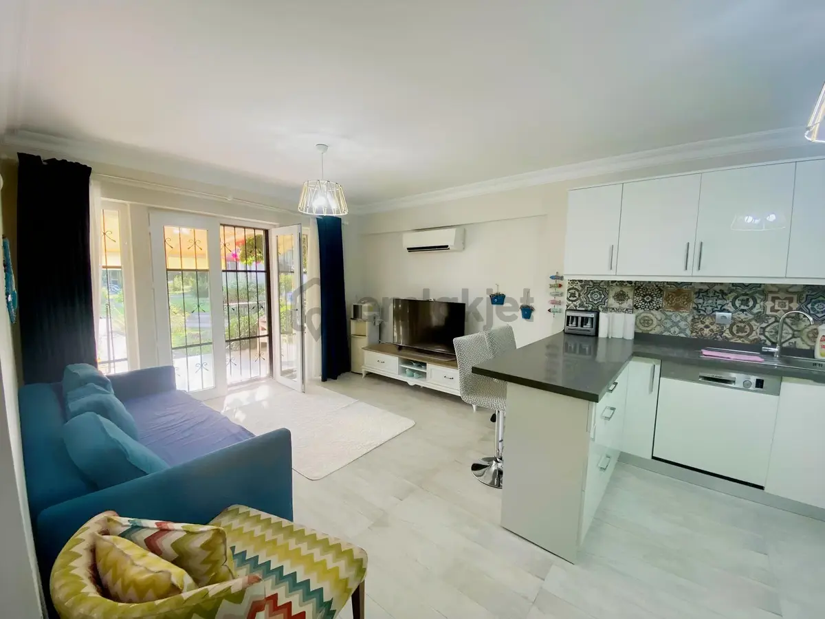 Foça'da Havuzlu Sitede Eşyalı 2+1 Giriş Kat Kiralık Daire - 12