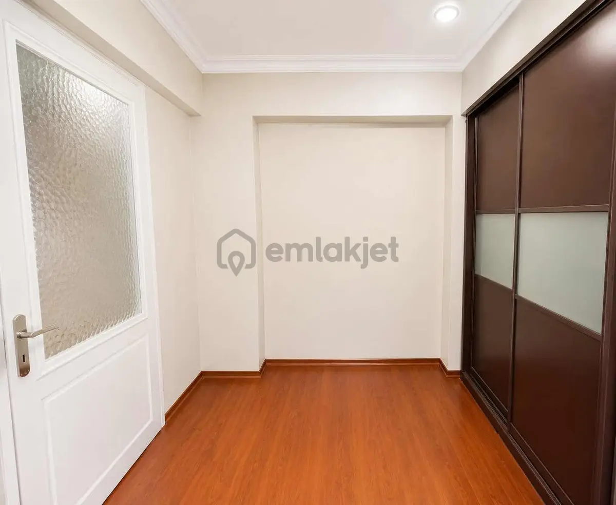 İnönü Caddesinde 120 M² Net Asansörlü Doğalgazlı Ara Kat 3+1 - 17